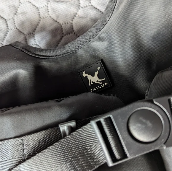 Tailup Dog Carrier - Picture 3 of 8